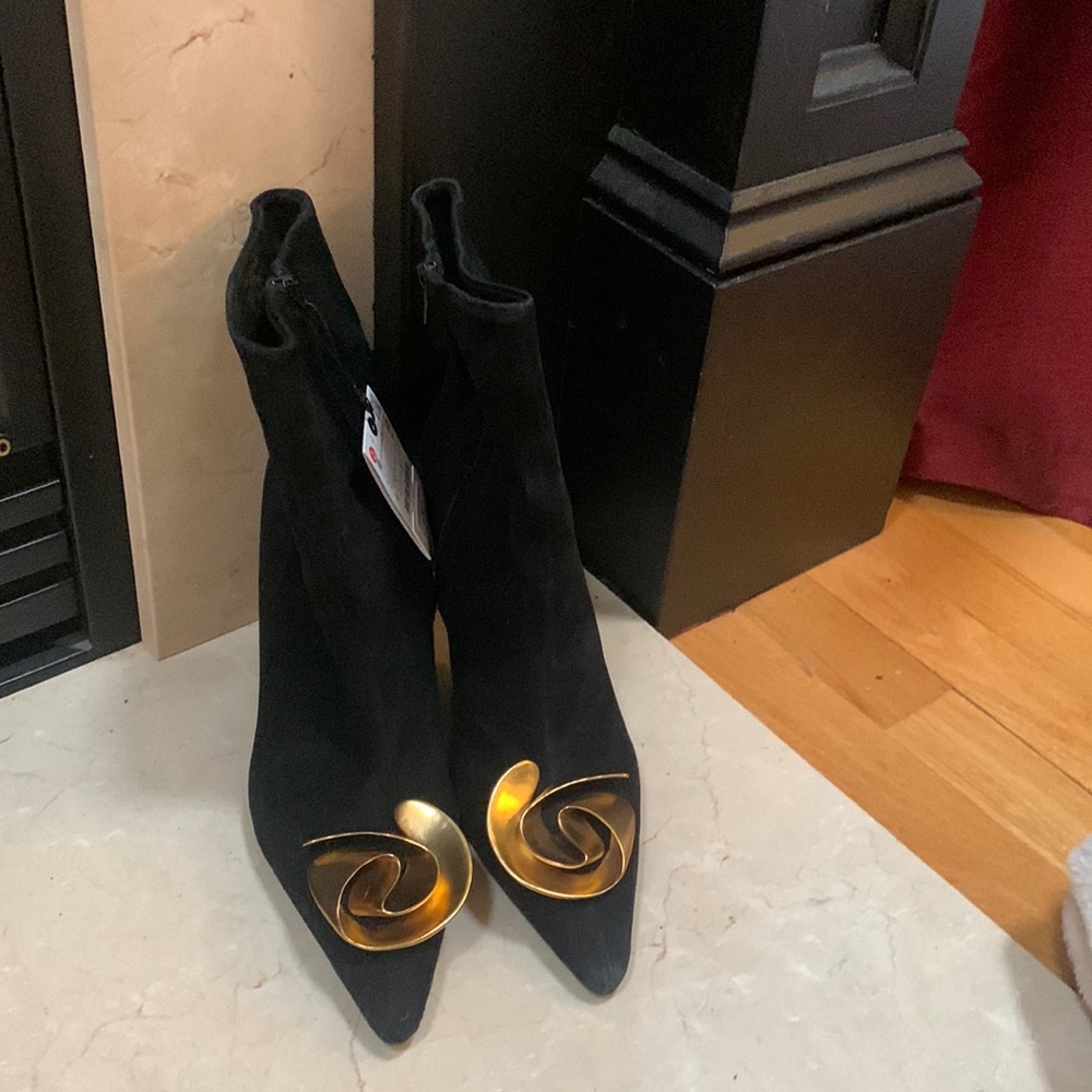 ZARA black suede pointy booties with amazing metal swirls sz 10